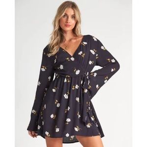 Billabong L Long Sleeve Black Floral Side Out Dress